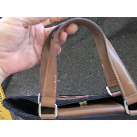 Tommy Hilfiger Handle Bag Purse Tote Leather Straps And Bottom - Picture 9 of 14